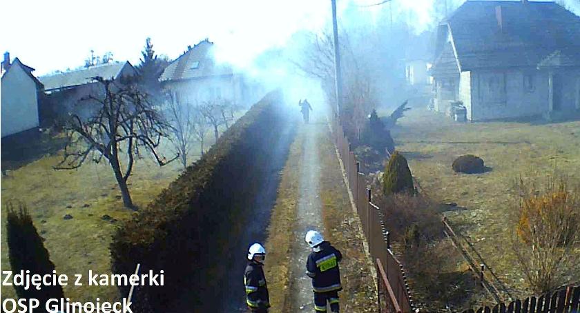 Pożar i duże zadymienie w budynku jednorodzinnym [zdjęcia]