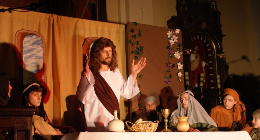 Teatr w kościele. W Grudusku przedstawili Pasję [zdjęcia/wideo]