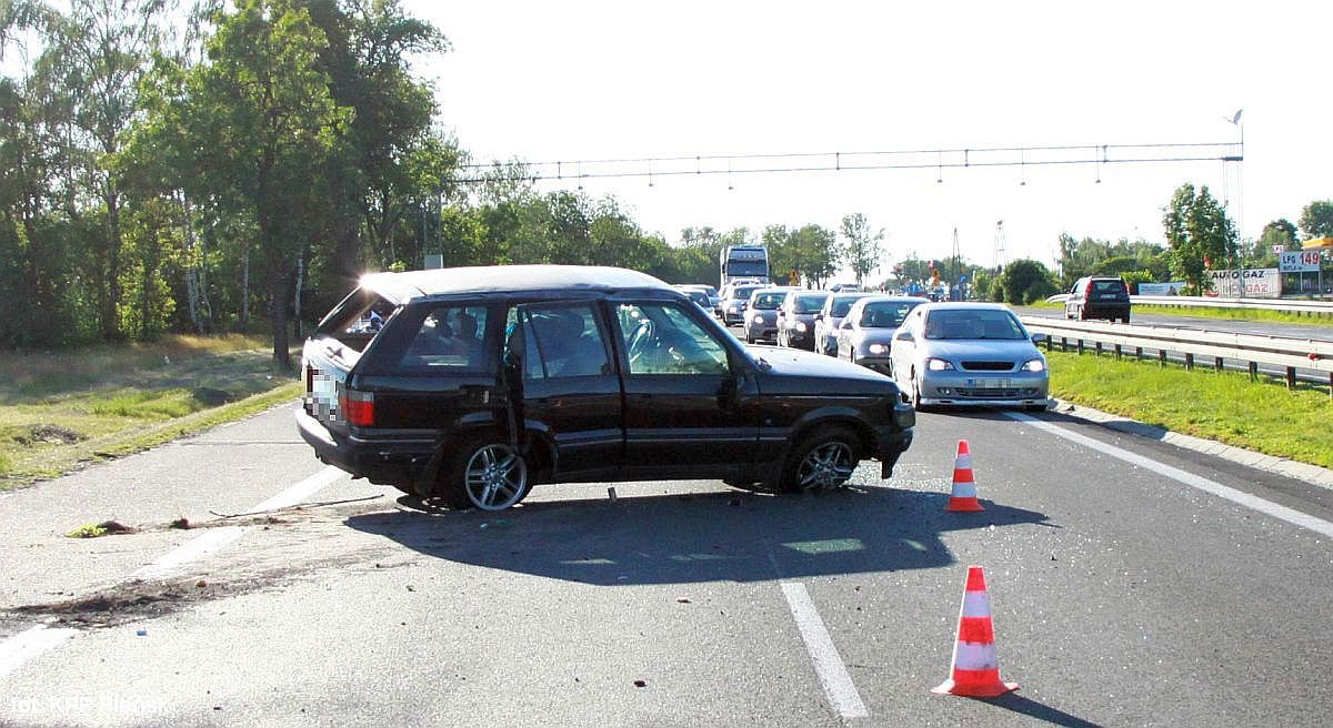 Land Rover wypadł z drogi i dachował. Ranne 10-letnie dziecko