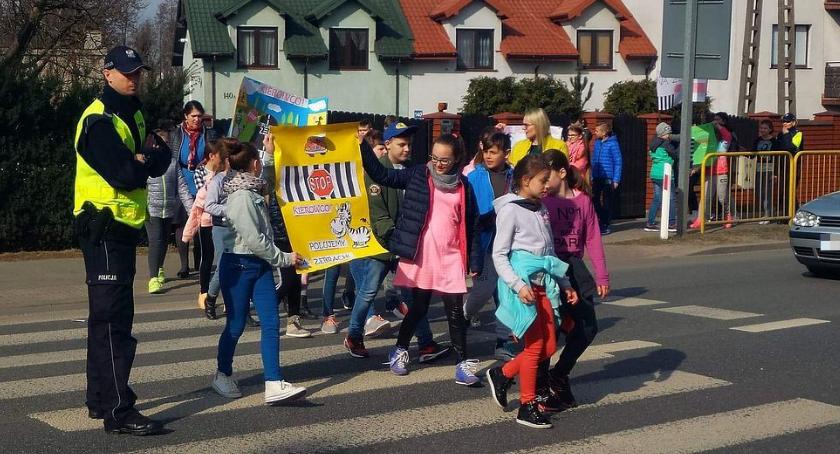 Uczniowie z Ciechanowa i okolic apelowali do kierowców: Nie polujemy na zebrach! [zdjęcia]