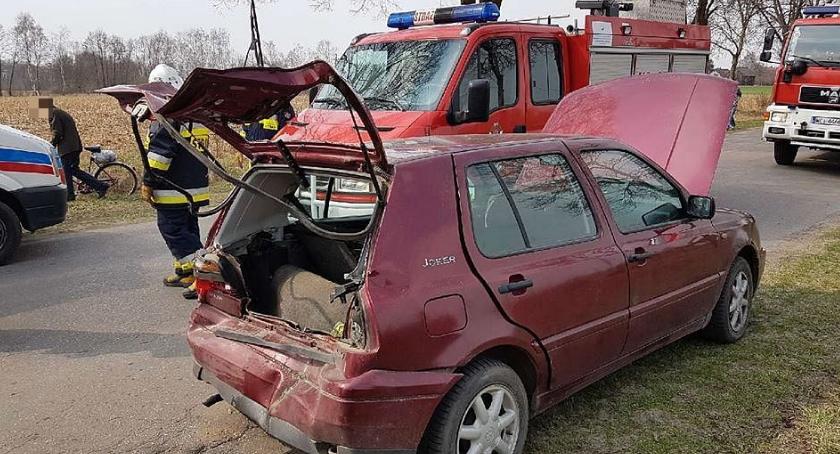 W Sońsku bus uderzył w Golfa. Trzy osoby w szpitalu [zdjęcia]