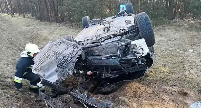 Dachowanie Volkswagena na krajówce niedaleko Glinojecka [zdjęcia]