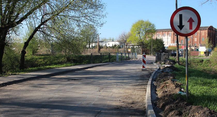 Remontują ul. Augustiańską, ale mostu jeszcze nie poszerzą [zdjęcia]