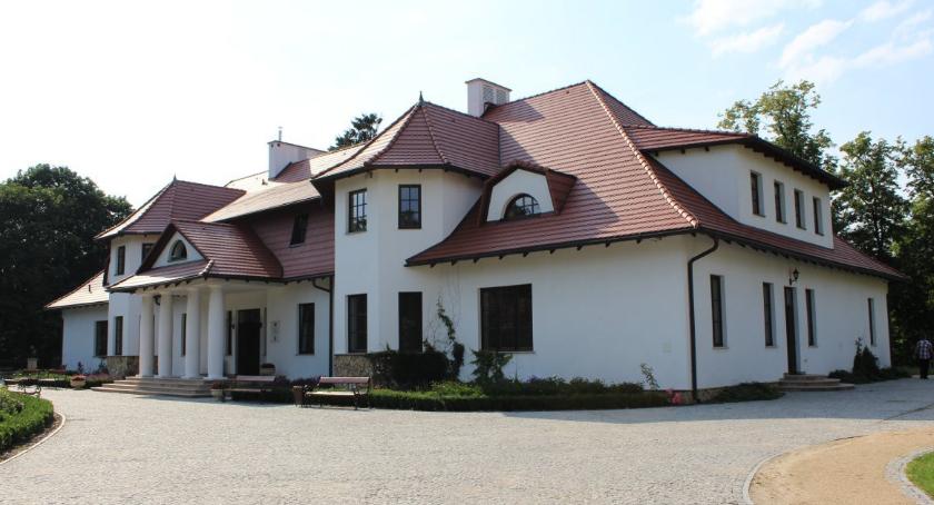 Wiersze przy lampie naftowej w Opinogórze