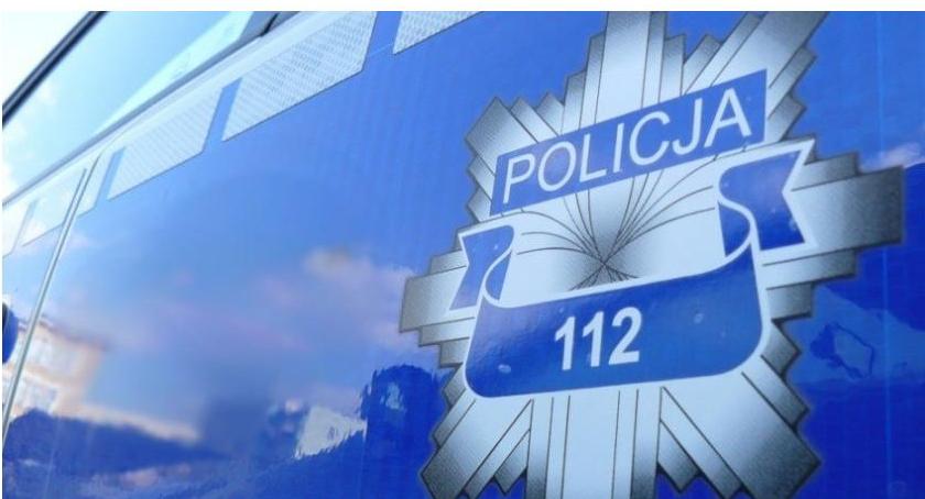 15-latek uderzył Oplem w garaż