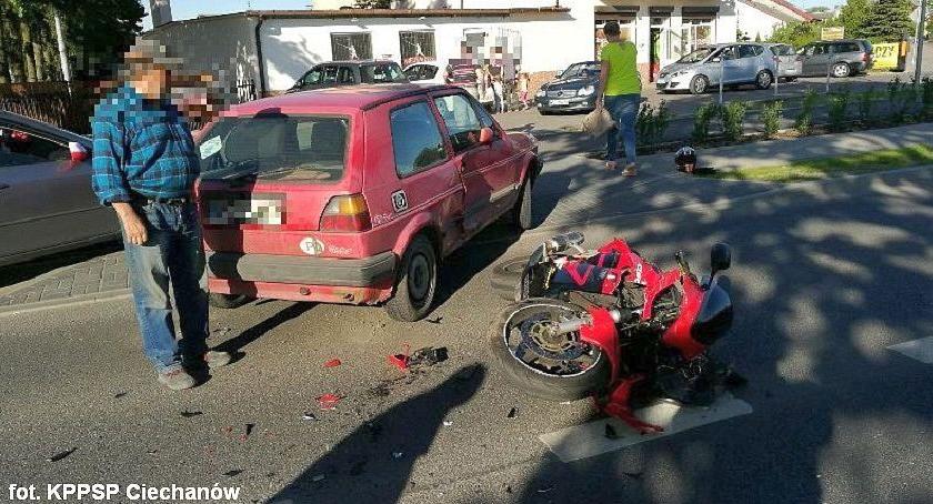 Zderzenie motocykla z osobówką w Ciechanowie [zdjęcia]