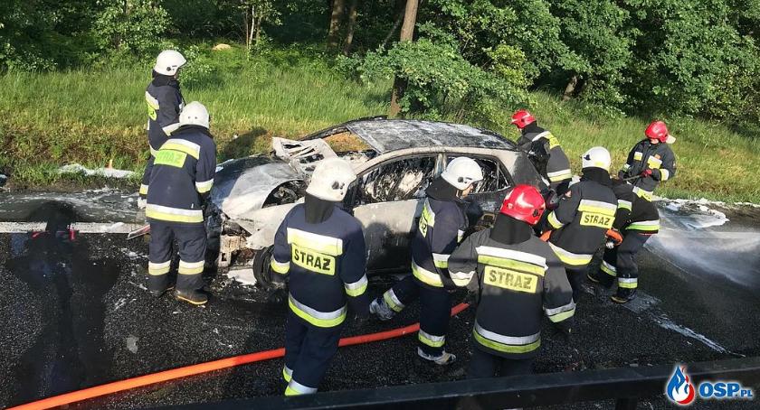 Pożar samochodu pod Glinojeckiem. Podróżowały nim 4 osoby [zdjęcia]