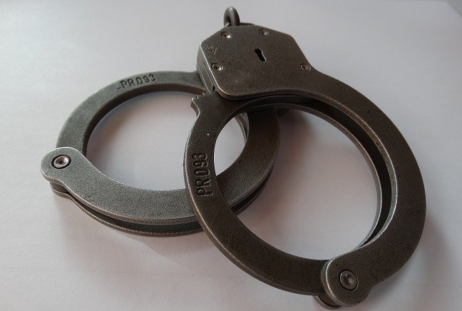 Duet sklepowych złodziei z Ciechanowa w rękach policji. Po pościgu schwytał ich ... sklepikarz