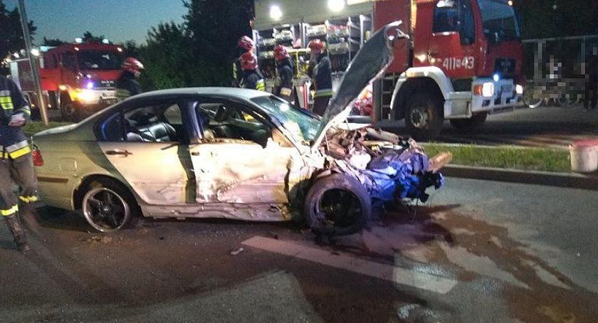 Wypadek na ul. Mleczarskiej. BMW uderzyło w ciężarówkę [zdjęcia]