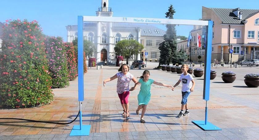 W centrum Ciechanowa stanęły kurtyny wodne