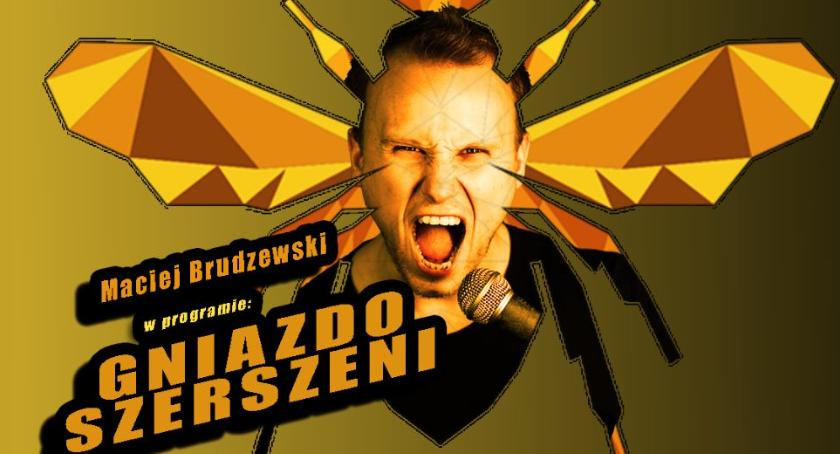 Maciek Brudzewski  w Zgrzycie na kolejnym wieczorze ze stand-upem.