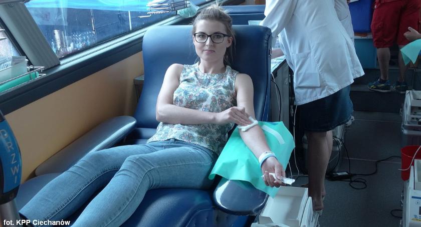 Ponad 30 osób oddało krew z ciechanowską policją [zdjęcia]
