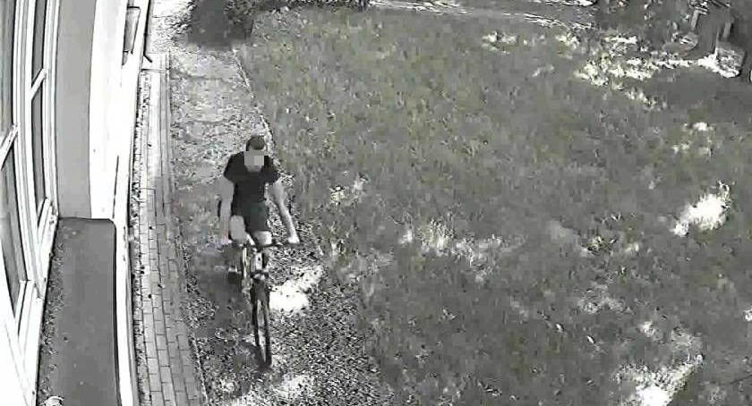 AKTUALIZACJA: Napadł w parku na kobietę. Poszukuje go ciechanowska policja [wideo/zdjęcia]