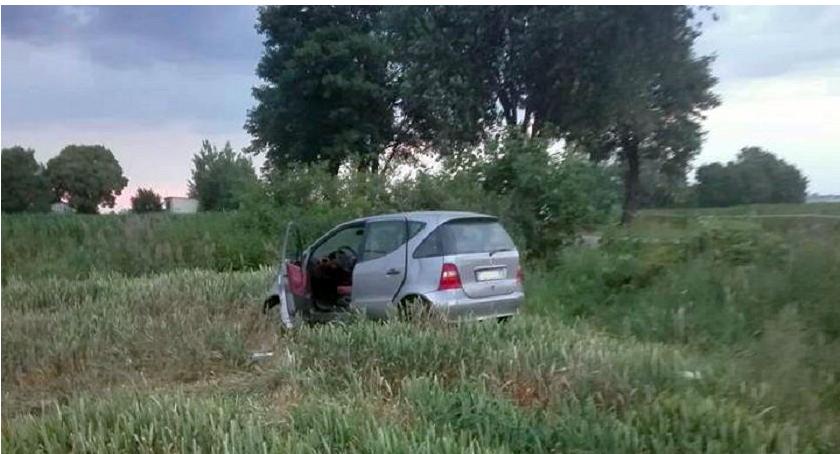 AKTUALIZACJA: Tragiczny wypadek pod Ciechanowem. Zginął kierowca Mercedesa [zdjęcia]