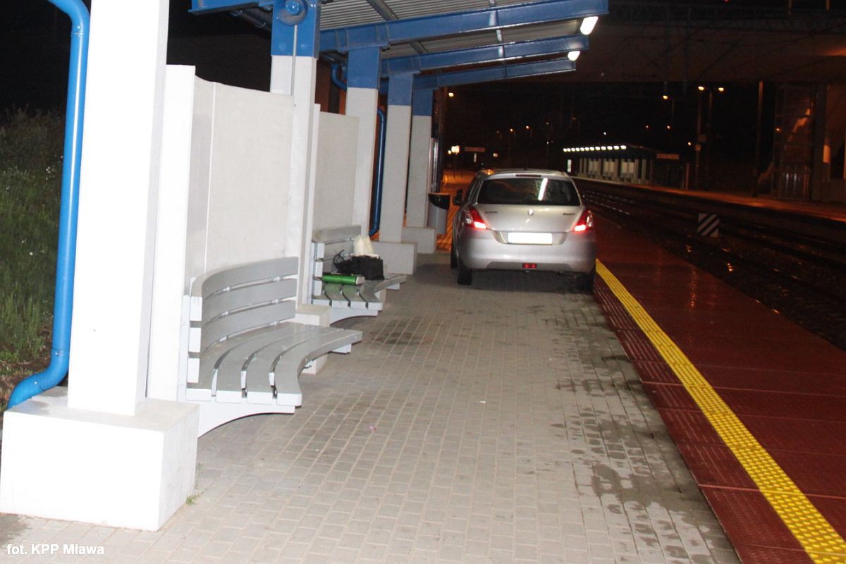U sąsiadów: Pijany wjechał Suzuki na ... peron dworca PKP