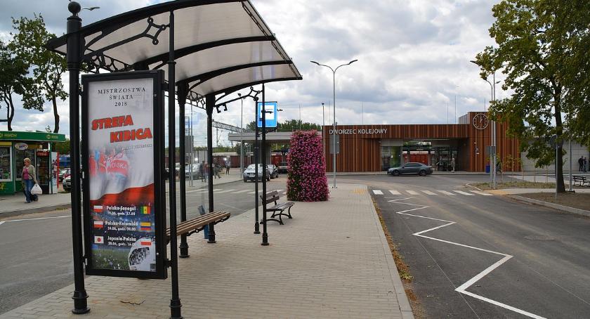 Autobusy wracają na plac przed dworcem PKP
