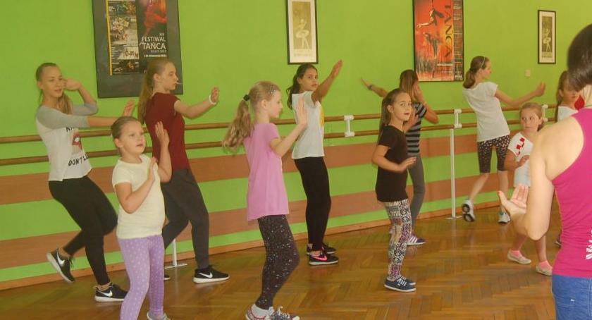 Wakacyjne warsztaty plastyczno - ruchowe w PCKiSz. Trwają zapisy