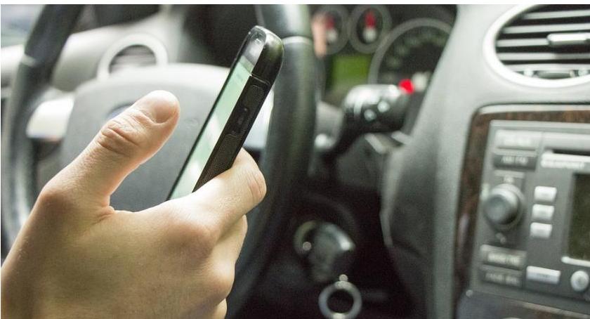 Kontrole na ciechanowskich drogach. Kierowcy rozmawiali przez telefon w czasie jazdy