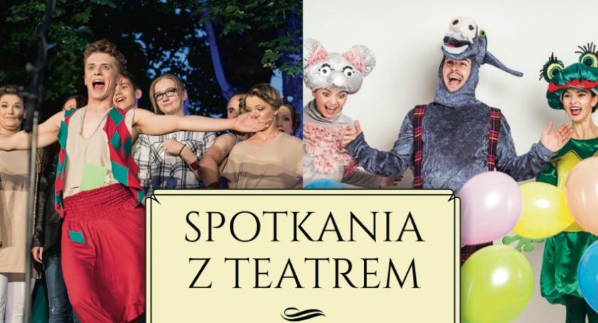 Teatr przed ciechanowskim ratuszem