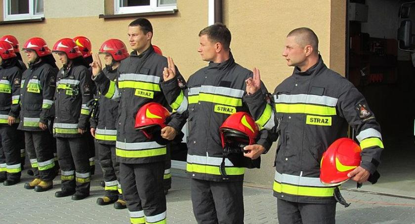 Nowi strażacy w PSP Ciechanów. Złożyli ślubowanie [zdjęcia]