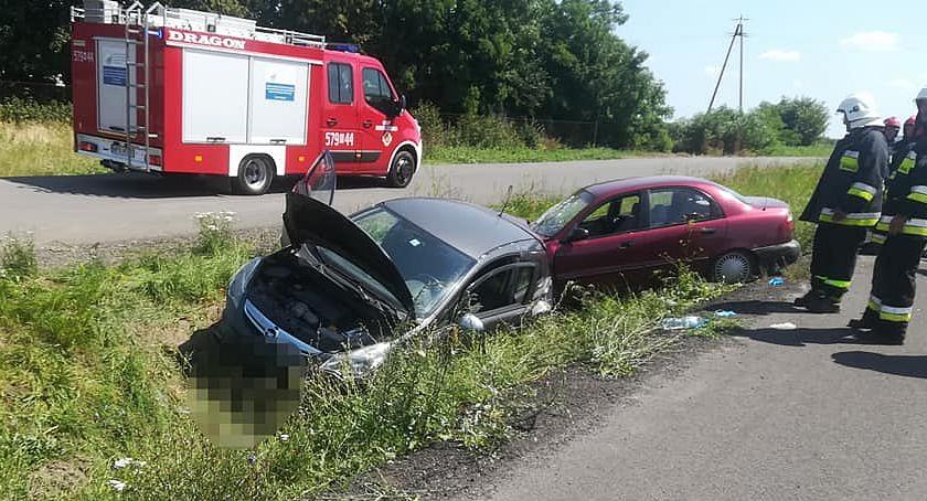 Zderzenie osobówek. Ranni kierowcy [zdjęcia]