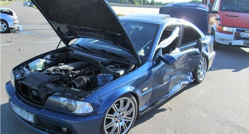 Seat uderzył w BMW. Trzy osoby poszkodowane [zdjęcia]
