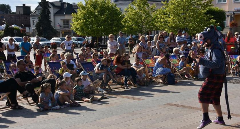 Drugie Spotkanie z teatrem przed ciechanowskim ratuszem