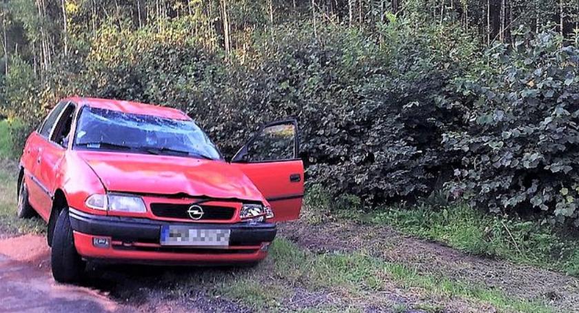 Dachował Opel. Kierowca zasnął za kierownicą [zdjęcia]