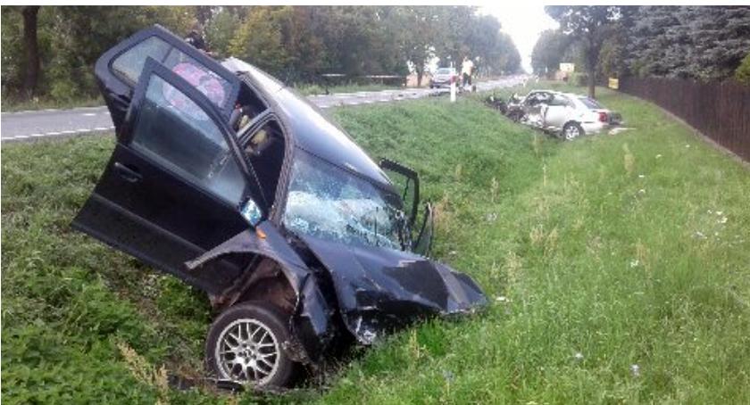 Zderzenie osobówek pod Ciechanowem. Cztery osoby trafiły do szpitala