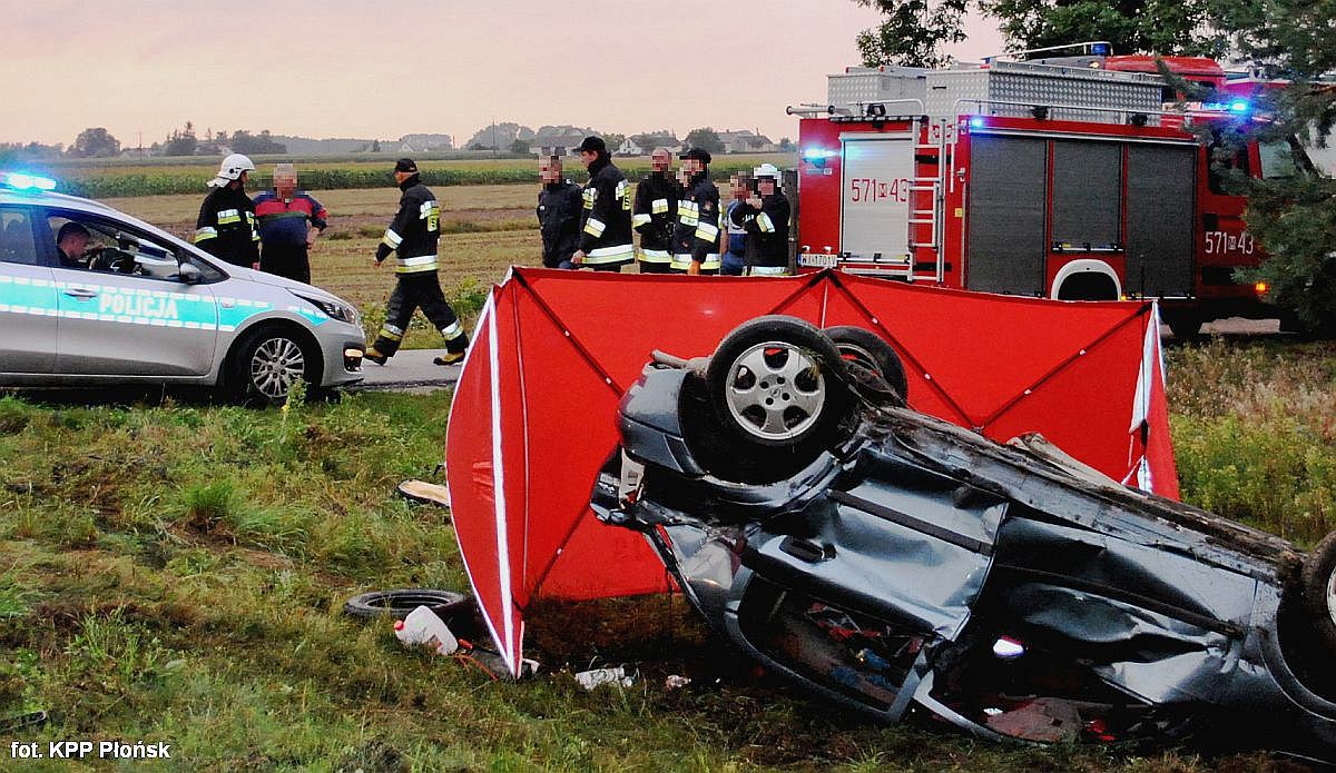 Śmiertelny wypadek na przejeździe: szynobus uderzył w Opla. Zginął 23-latek