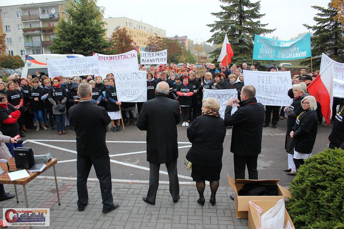 Gwizdy, syreny i transprenty. Protest w ciechanowskim szpitalu (zdjęcia)