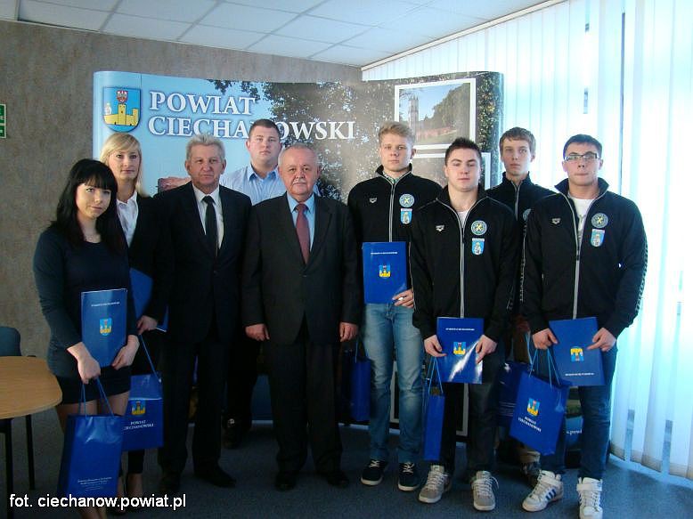 Sportowcy z Ciechanowa wyróżnieni przez Starostę