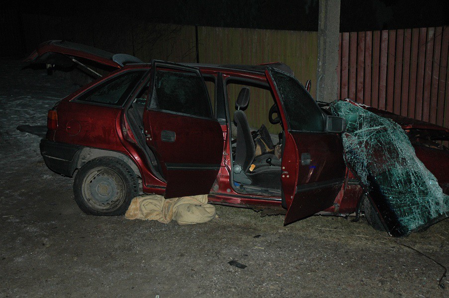 Tragiczny wypadek u sąsiadów. Zginął kierowca Opla (zdjęcia)