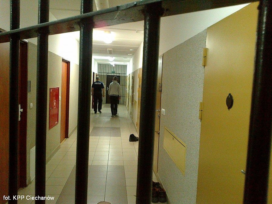 Narkotykowych zatrzymań w Ciechanowie ciąg dalszy: 18 - latek wpadł z suszem konopi
