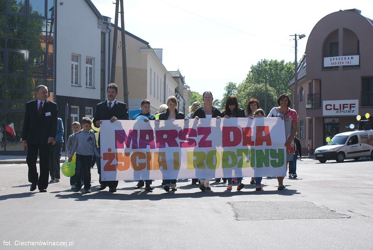 W Ciechanowie pomaszerowali dla życia i rodziny (zobacz zdjęcia)