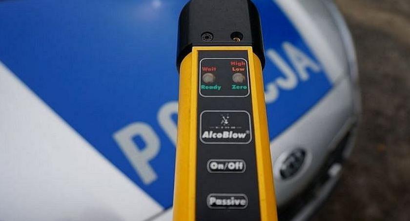 Pod Ciechanowem zatrzymali kompletnie pijanego kierowcę Opla