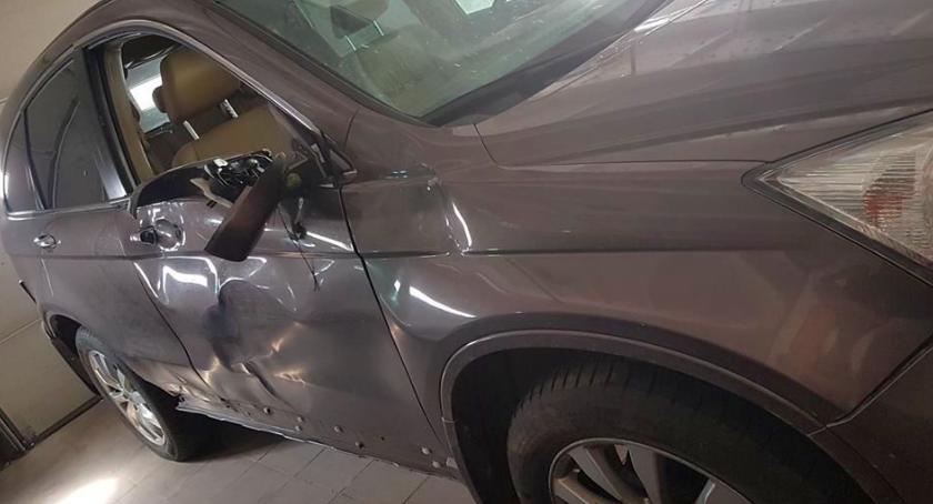 Ukradł auto, spowodował kolizję i ... oddał je koledze. Obaj zostali zatrzymani