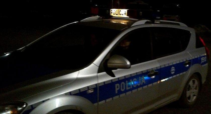 Rzucał cegłami w mieszkańca Ciechanowa i jego auto. Został zatrzymany