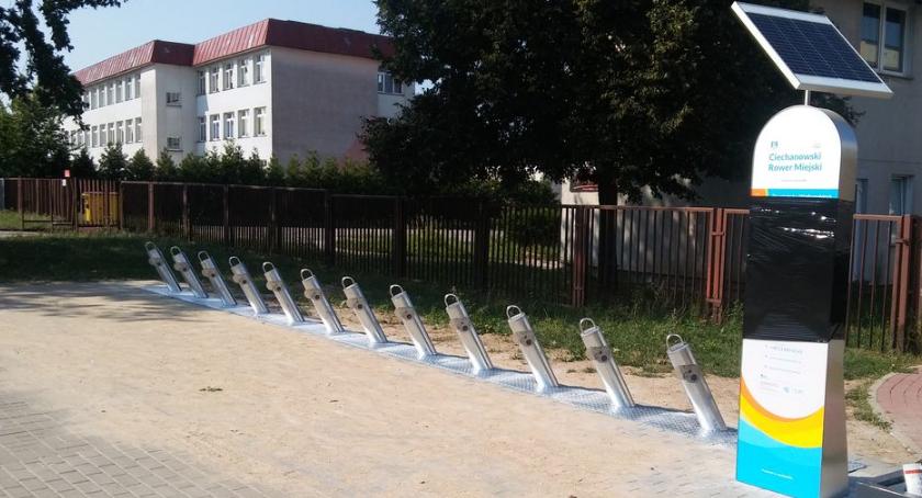 Stacje już są. Od poniedziałku będzie można korzystać z rowerów miejskich [zdjęcia]