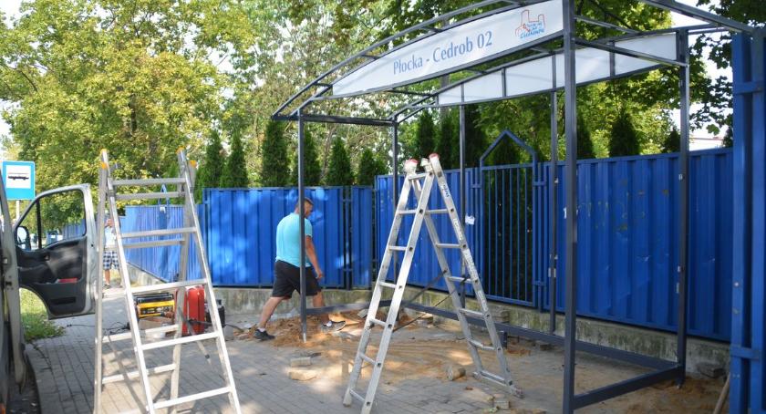 W Ciechanowie wymieniono kolejne wiaty przystankowe