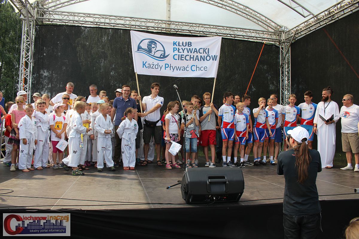 Ciechanowianie wzięli udział w paradzie sportowej i festynie na błoniach (zdjęcia)