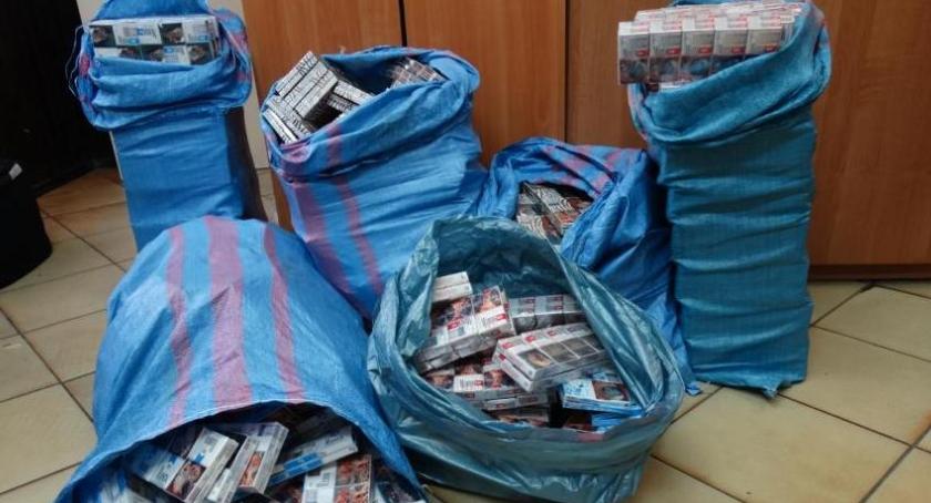 W bagażniku mieli kontrabandę. Wpadli podczas kontroli drogowej [zdjęcia]