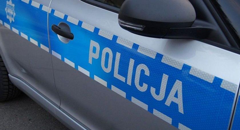 Pijany i na zakazie jechał środkiem jezdni