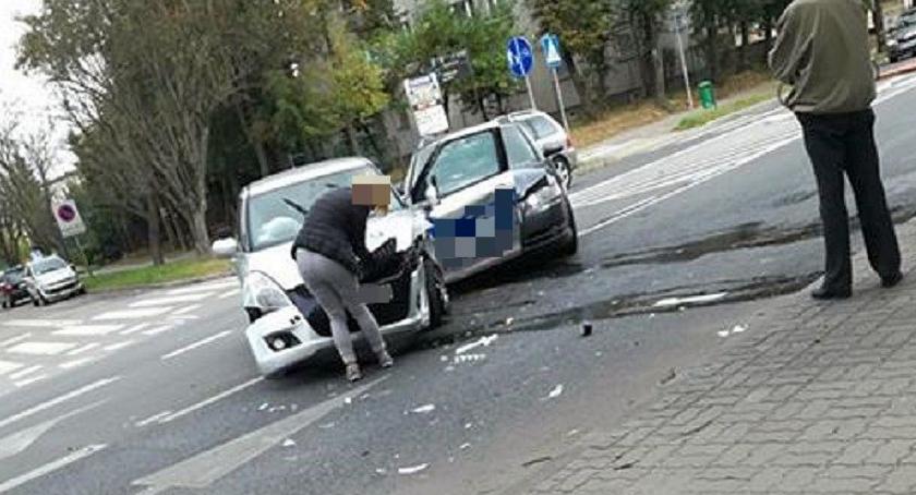 Zderzenie osobówek na skrzyżowaniu przy Kanałach [zdjęcia]