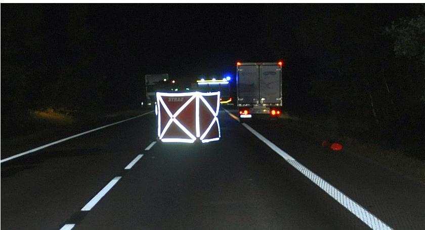 Nocny wypadek pod Glinojeckiem. Zginęła jedna osoba