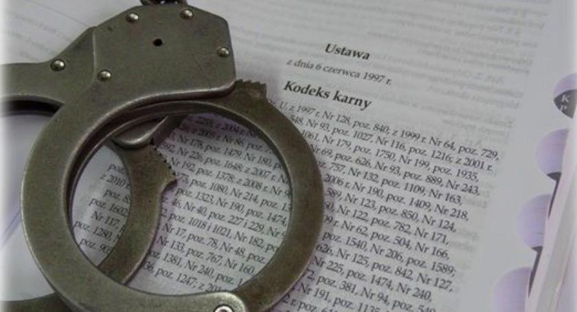 Kierował na zakazie. Probówał przekupić policjantów