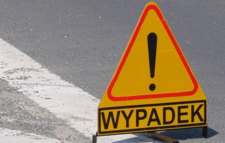 Gołymin: Ciężarówka w rowie i wypadek