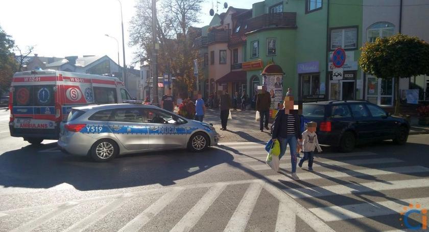 [AKTUALIZACJA] Dwoje dzieci potrąconych na pasach w centrum Ciechanowa