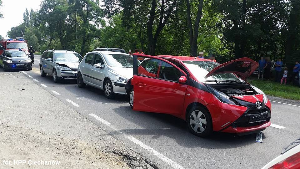 Cztery samochody zderzyły się w Pęchcinie (zdjęcia)