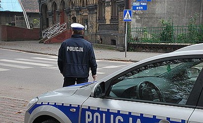 Radosna cyklistka na Sońskiej: pod wpływem i pod prąd